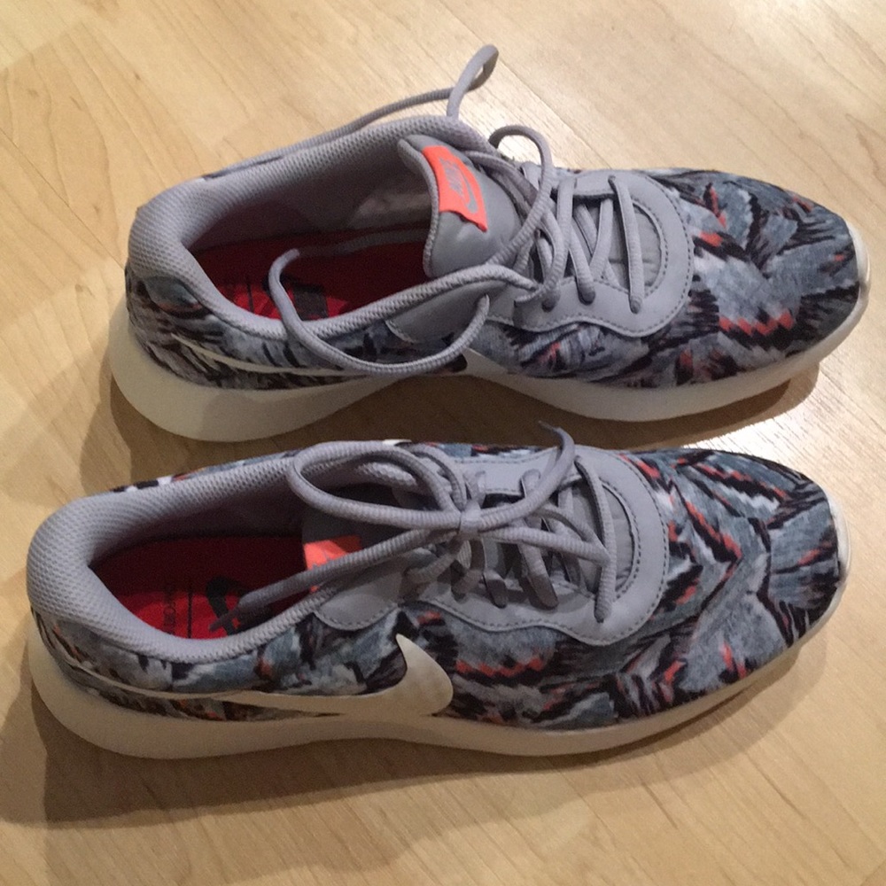 Nike Tanjun Women’s shoes